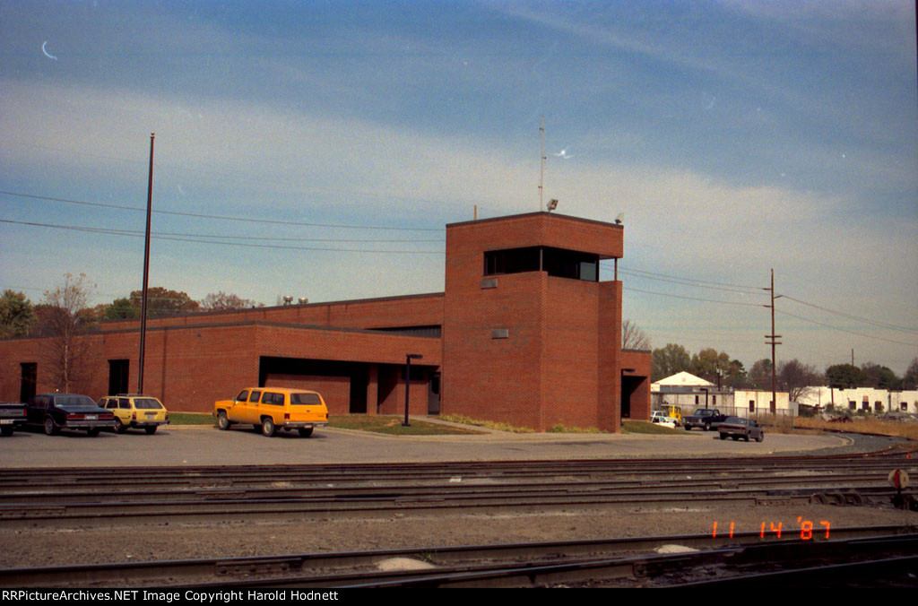 A good view of Glenwood (yard) tower